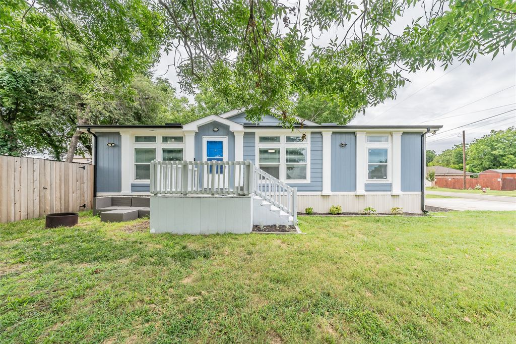 427 Grayson Court, Joshua, TX 76058