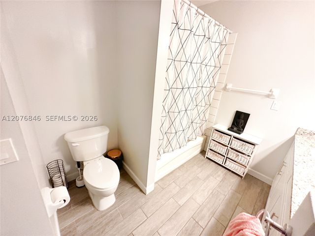 2105 NE 38th Rd, Homestead, FL 33033