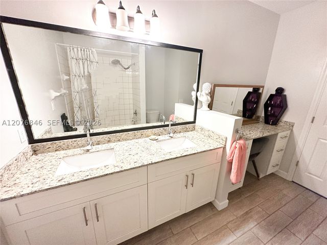 2105 NE 38th Rd, Homestead, FL 33033