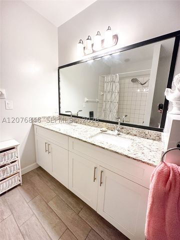 2105 NE 38th Rd, Homestead, FL 33033