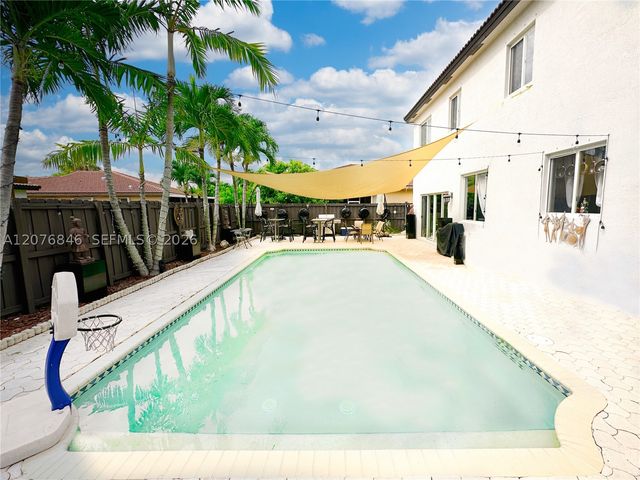 2105 NE 38th Rd, Homestead, FL 33033