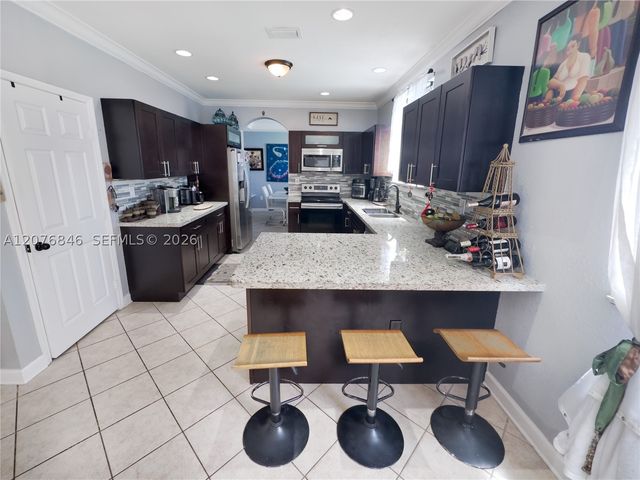 2105 NE 38th Rd, Homestead, FL 33033