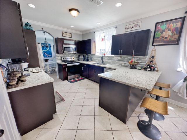 2105 NE 38th Rd, Homestead, FL 33033