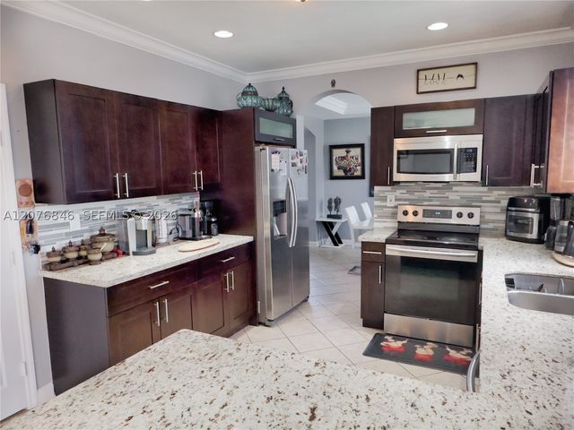 2105 NE 38th Rd, Homestead, FL 33033