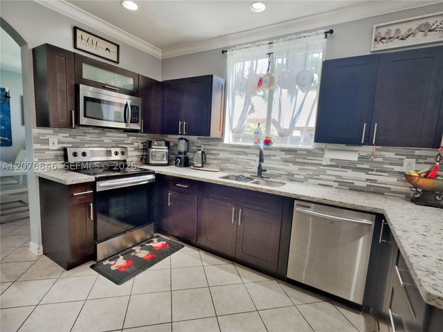 2105 NE 38th Rd, Homestead, FL 33033