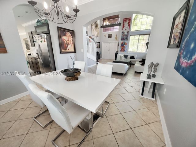 2105 NE 38th Rd, Homestead, FL 33033