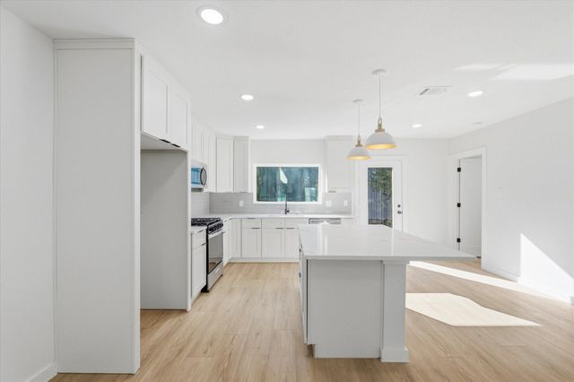 211 N Jenkins Street, Houston, TX 77003