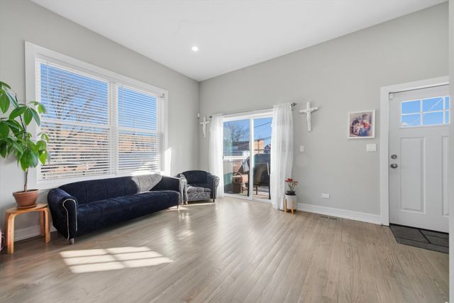 2045 N La Crosse Avenue, Chicago, IL 60639