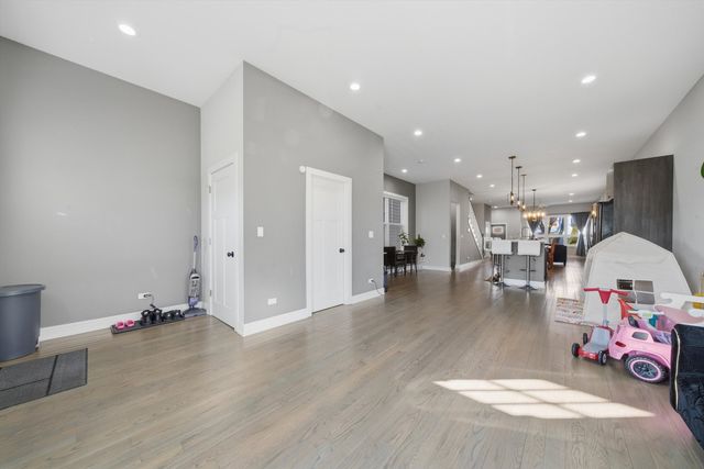 2045 N La Crosse Avenue, Chicago, IL 60639