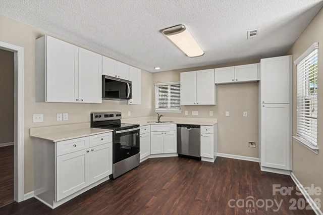 5615 Waverly Lynn Lane, Charlotte, NC 28269