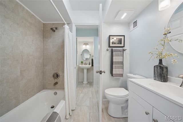 807 Portsdown Road, Ballwin, MO 63011