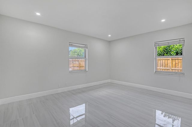 6185 White Oak Court, Jupiter, FL 33458