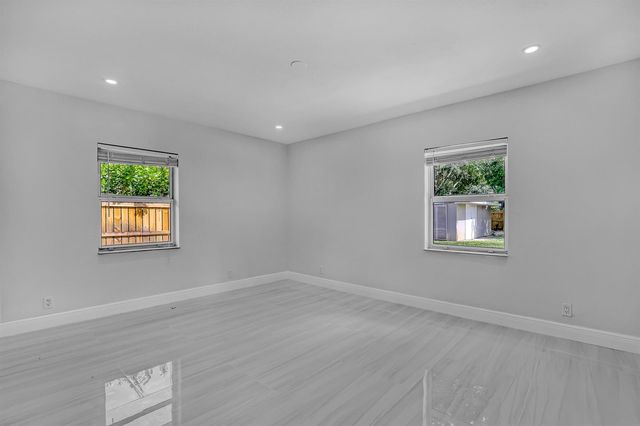 6185 White Oak Court, Jupiter, FL 33458