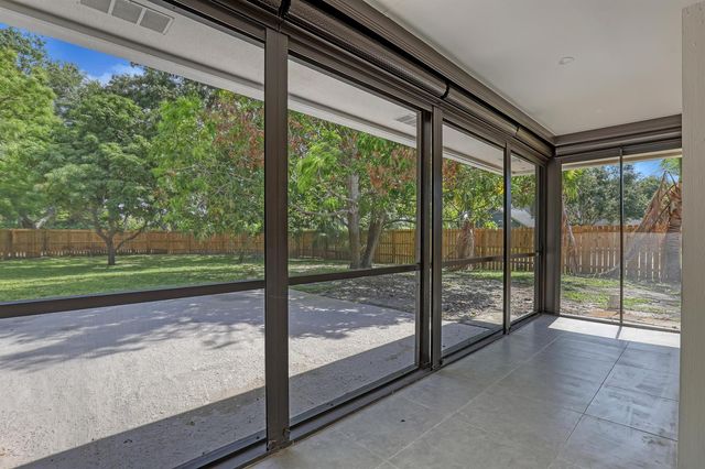6185 White Oak Court, Jupiter, FL 33458