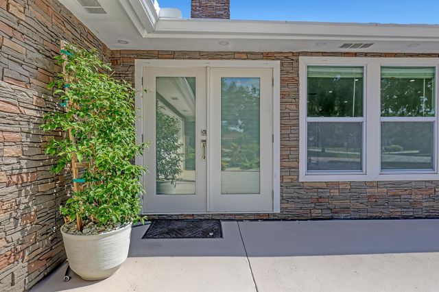 6185 White Oak Court, Jupiter, FL 33458