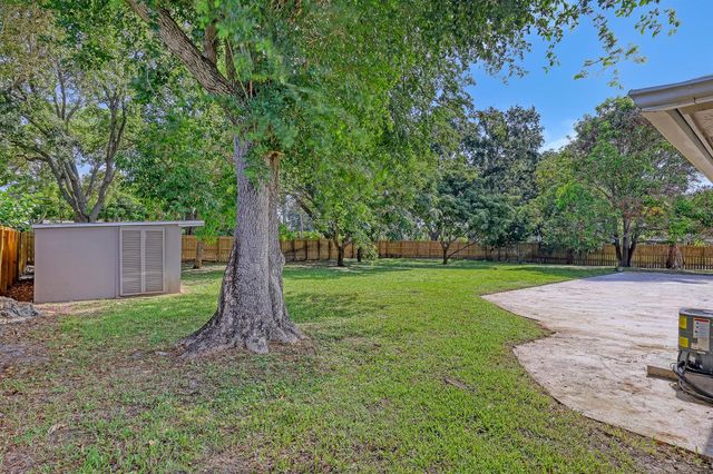 6185 White Oak Court, Jupiter, FL 33458