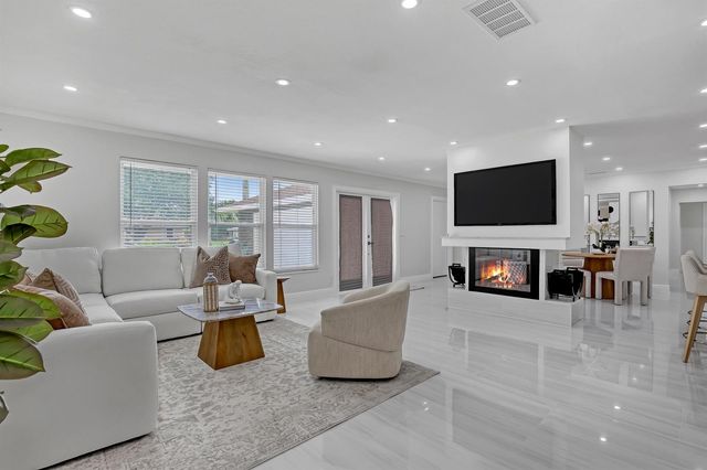 6185 White Oak Court, Jupiter, FL 33458
