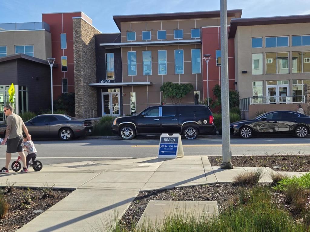 Image 28 of property listing at 815 Blue Opal Drive, San Jose, CA 95123