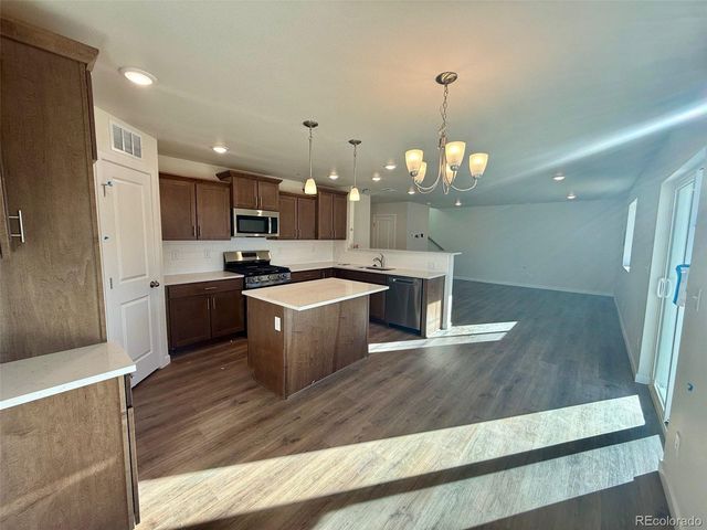 727 N Clubview St, Watkins, CO 80137