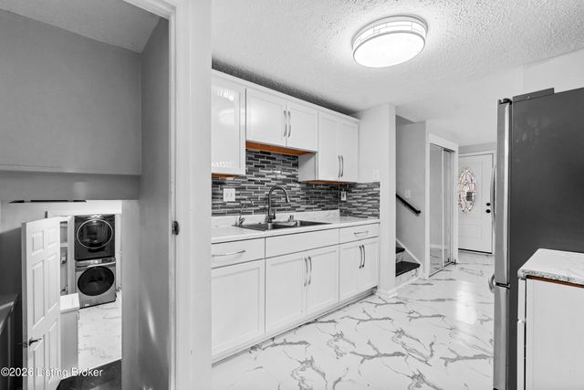 5512 Antle Dr, Louisville, KY 40229