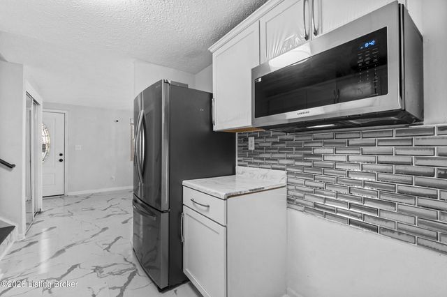 5512 Antle Dr, Louisville, KY 40229