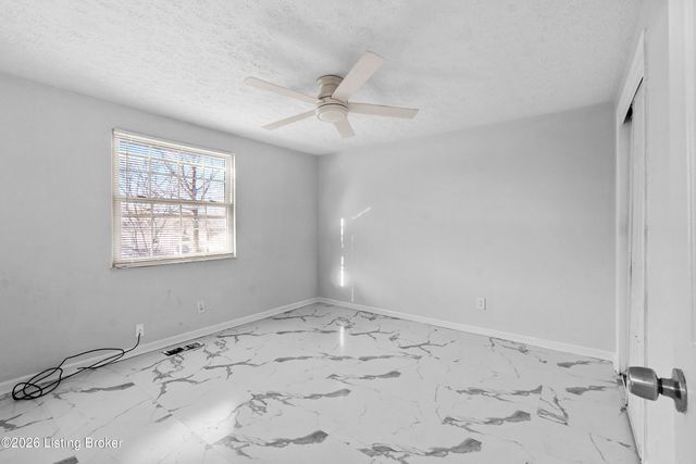 5512 Antle Dr, Louisville, KY 40229