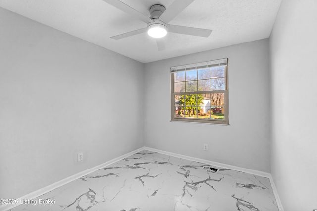 5512 Antle Dr, Louisville, KY 40229