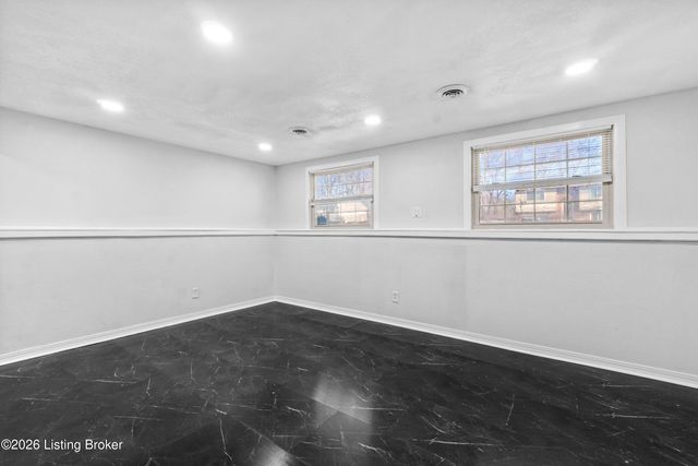 5512 Antle Dr, Louisville, KY 40229