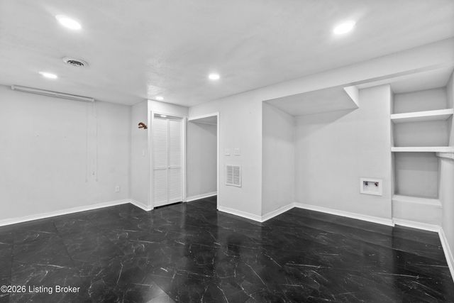 5512 Antle Dr, Louisville, KY 40229