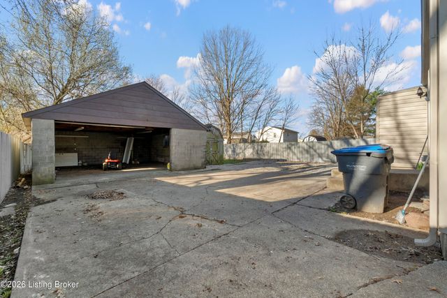5512 Antle Dr, Louisville, KY 40229