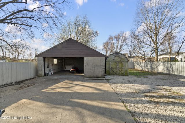 5512 Antle Dr, Louisville, KY 40229