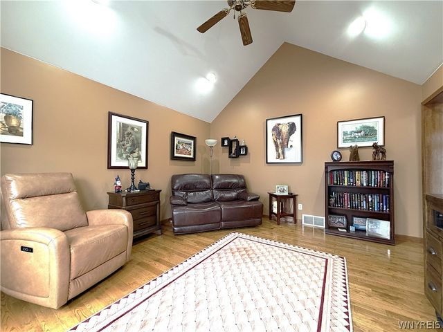 27 Button Bush Court, Amherst, NY 14228