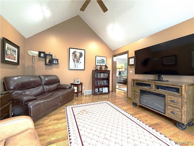27 Button Bush Court, Amherst, NY 14228