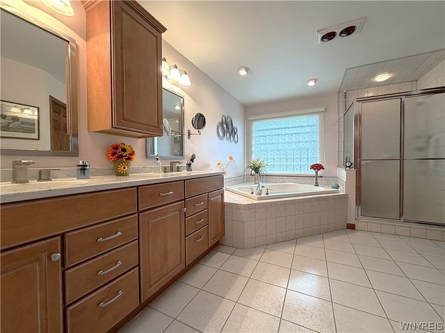 27 Button Bush Court, Amherst, NY 14228