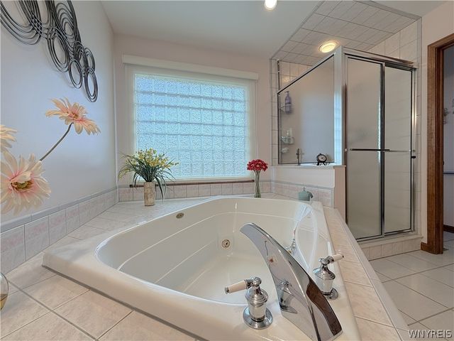27 Button Bush Court, Amherst, NY 14228