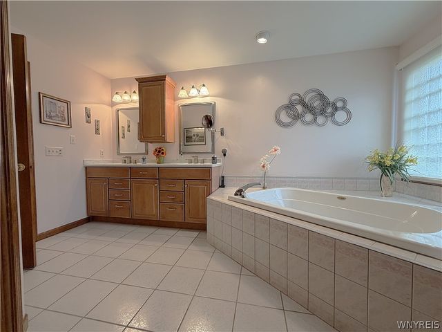 27 Button Bush Court, Amherst, NY 14228