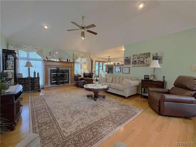 27 Button Bush Court, Amherst, NY 14228