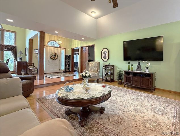 27 Button Bush Court, Amherst, NY 14228