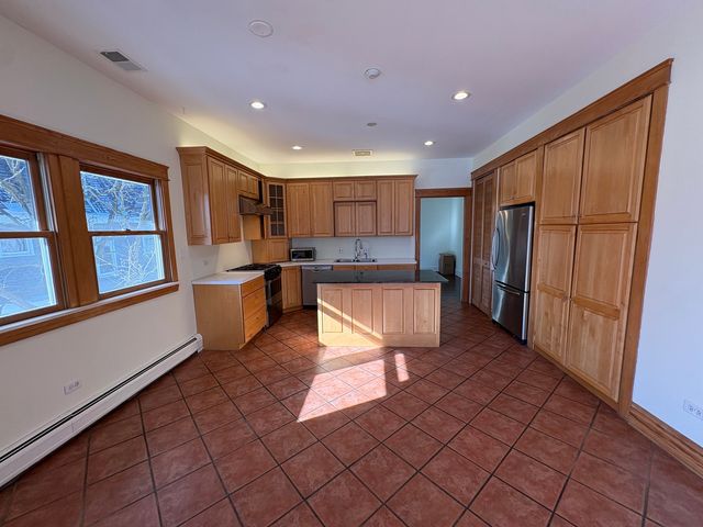 416 N Grove Avenue 2, Oak Park, IL 60302