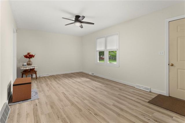 3020 S Northern Boulevard, Independence, MO 64052