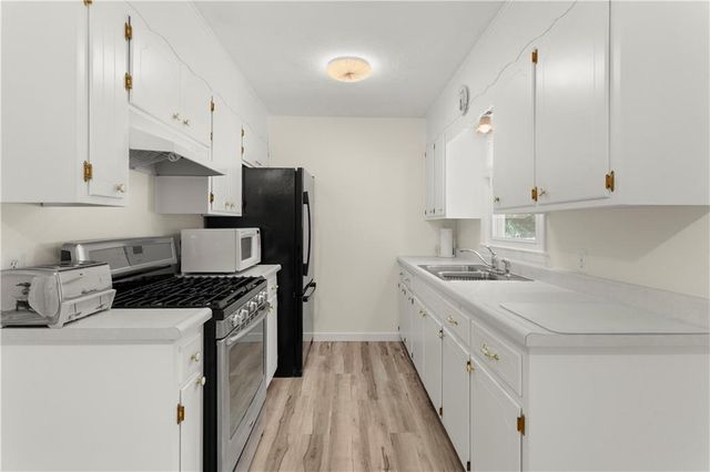 3020 S Northern Boulevard, Independence, MO 64052