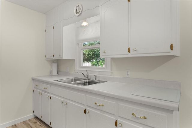 3020 S Northern Boulevard, Independence, MO 64052