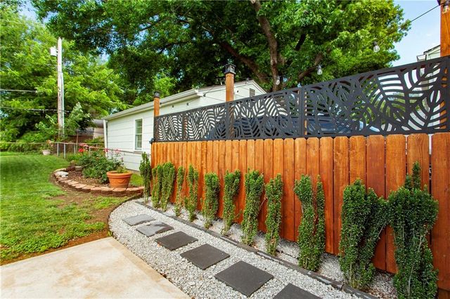 3020 S Northern Boulevard, Independence, MO 64052