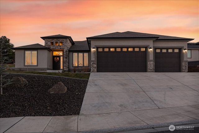 4511 Laurel Ct, West Richland, WA 99353