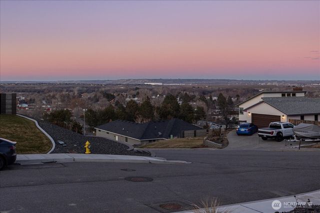 4511 Laurel Ct, West Richland, WA 99353