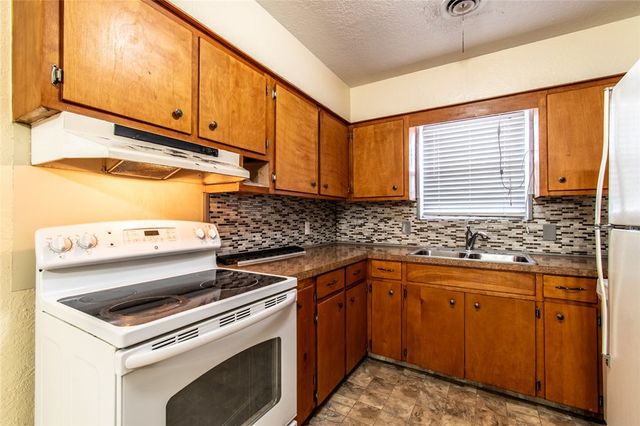 5802 Limerick Dr, Corpus Christi, TX 78413