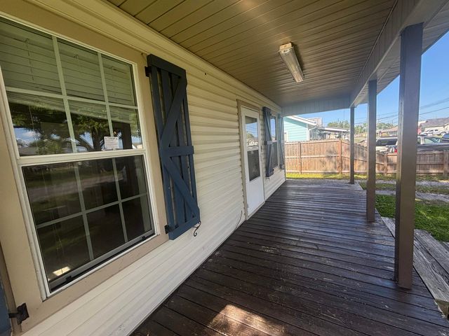 136 Catherine St, Lockport, LA 70374