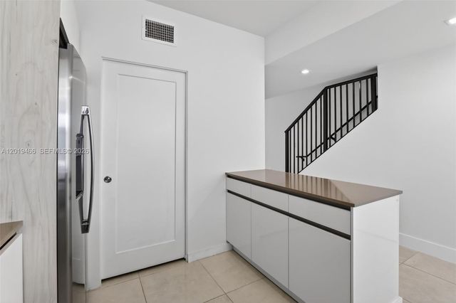 4101 N Oak Pl, Dania Beach, FL 33314