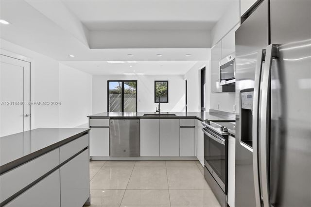 4101 N Oak Pl, Dania Beach, FL 33314