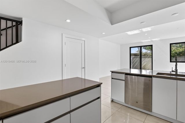 4101 N Oak Pl, Dania Beach, FL 33314